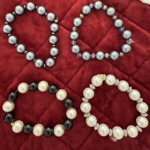 Set of 4 pearl bracelets